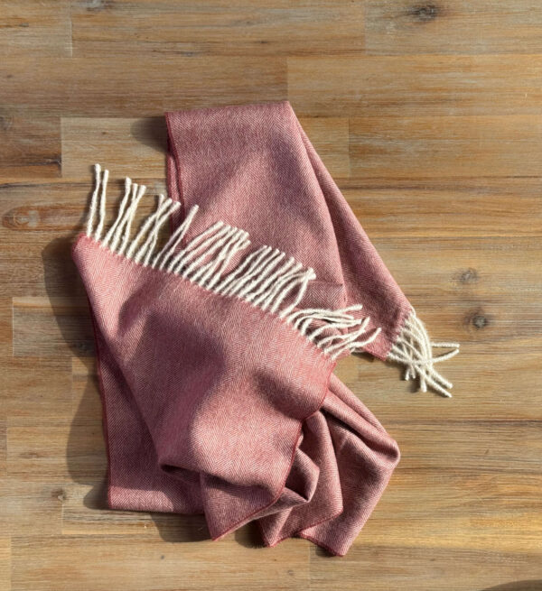 herringbone saarf red Alpaca Sjaal Rood met Visgraatpatroon