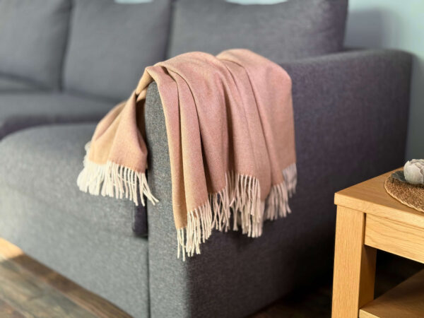 IMG_4899 Alpaca Plaid Natuurlijke Zandkleur met Visgraatpatroon
