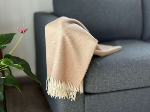 alpaca blanket sand fringes Alpaca Plaid Natuurlijke Zandkleur met Visgraatpatroon
